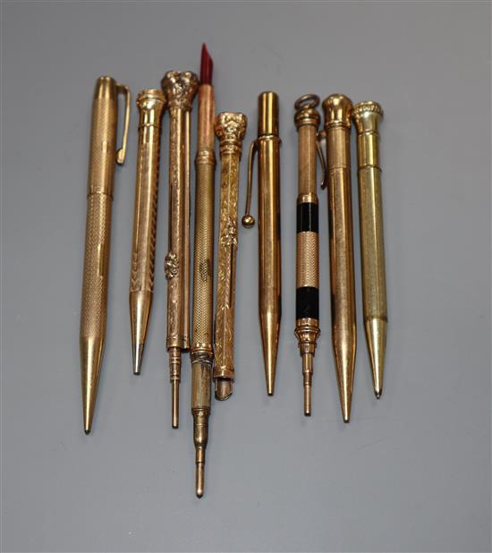 A group of assorted propelling and telescopic pencils and pens;